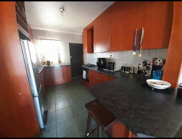 5 BEDROOM HOUSE FOR SALE IN AVONDALE